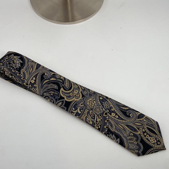 Geoffrey Beene silk patterned tie - Picture 4 of 4